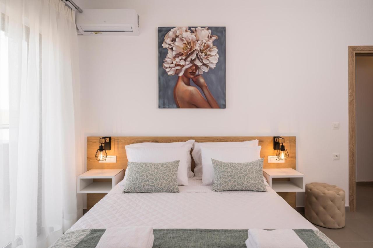 Indigo Blue Seaside Deluxe Apartments Kissamos Exterior photo